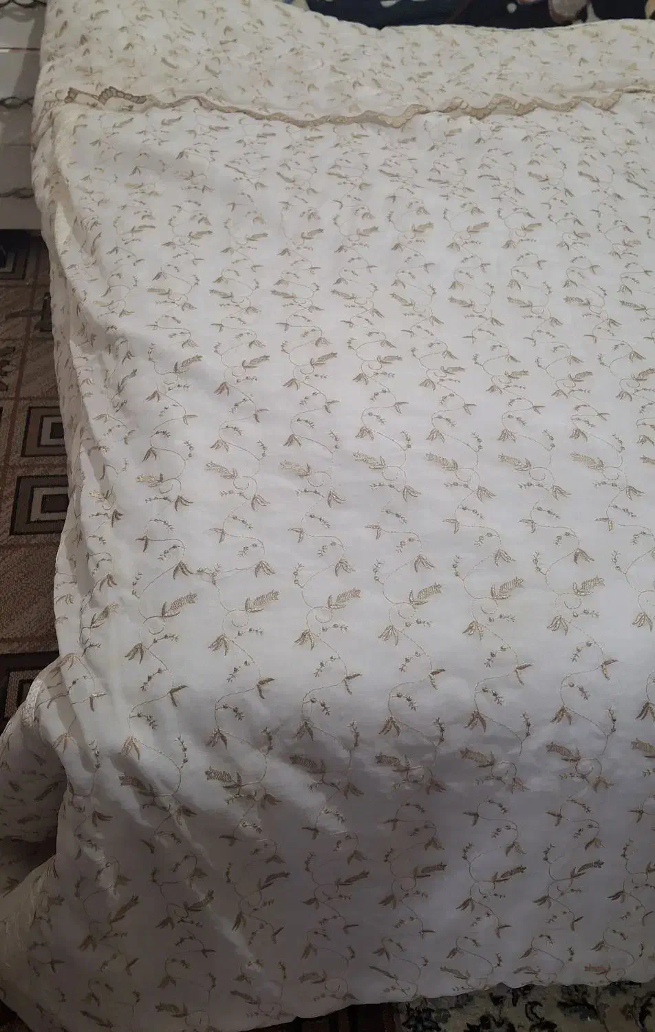 لحاف  و رو تختی|رختخواب، بالش، پتو|برخوار, |دیوار