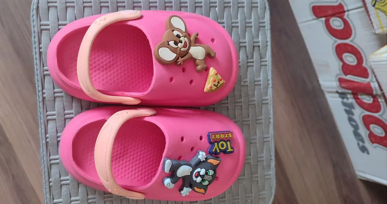 دمپایی|کیف، کفش، کمربند|پرند, فاز ۵|دیوار