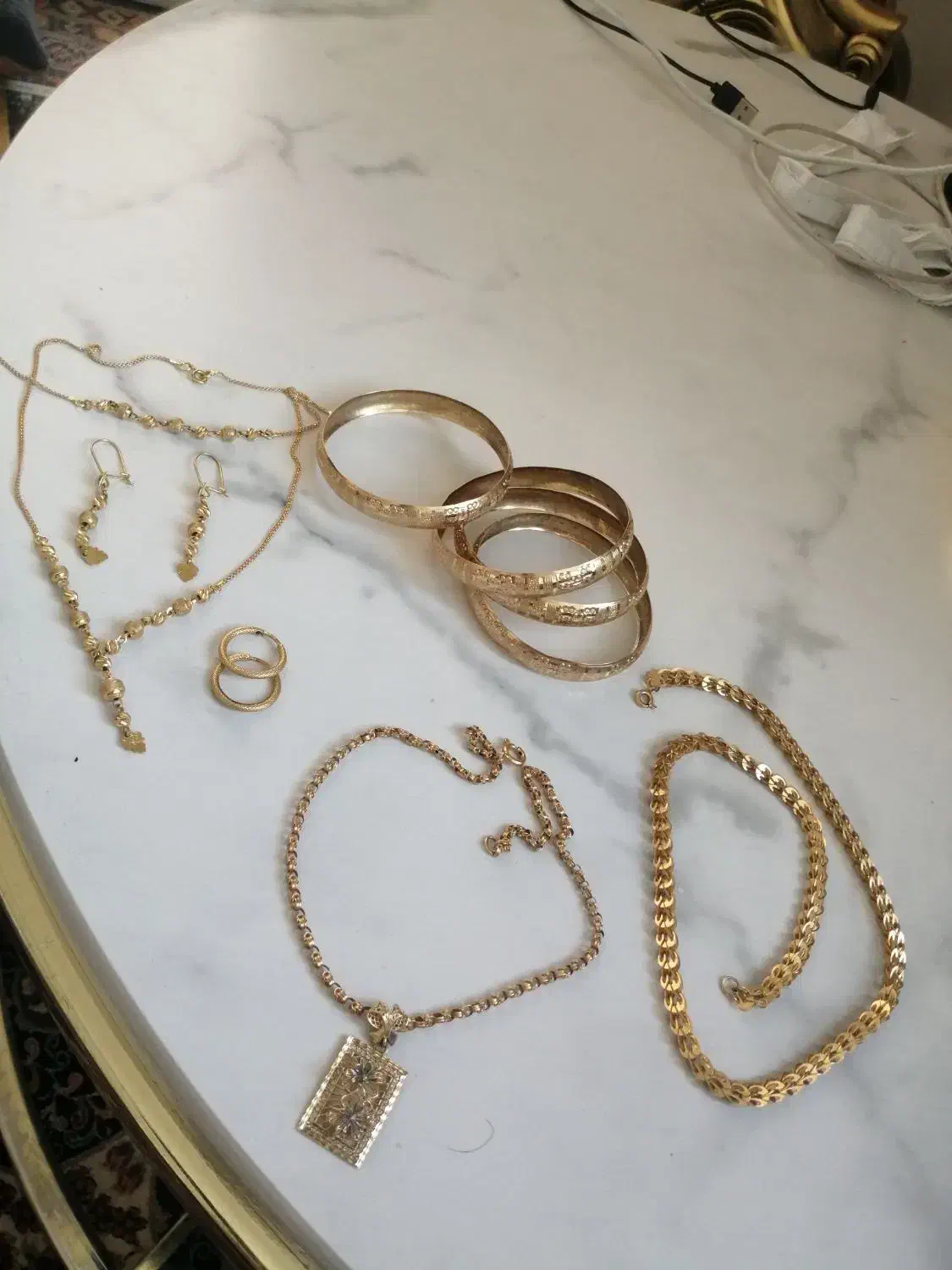 تعدادی طلا در حد نو نو|جواهرات|شیراز, احمدی جنوبی|دیوار