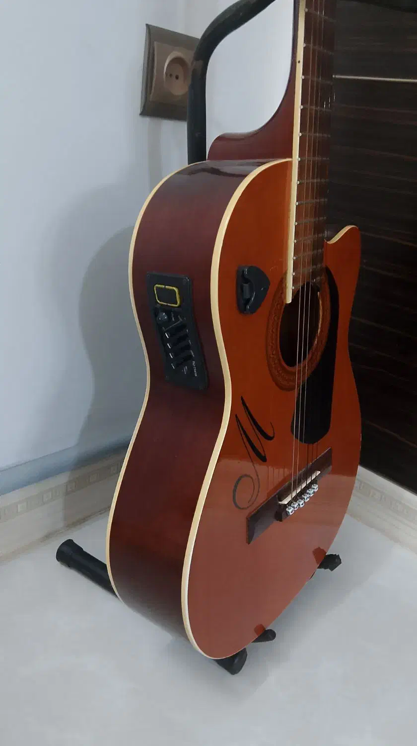 گیتار آلفردو خوش صدا مناسب ملودی|گیتار، بیس، امپلیفایر|جوادآباد, |دیوار