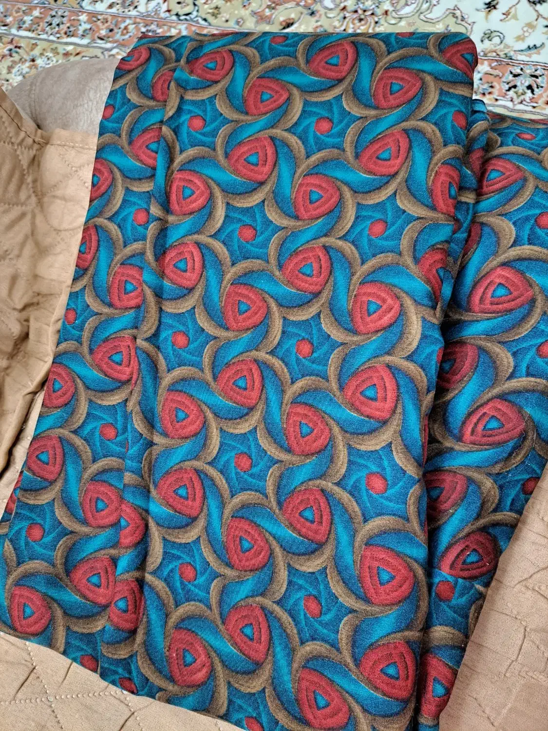 چادر رنگی دوخته شده ، نخی|لباس|خمینی‌شهر, |دیوار