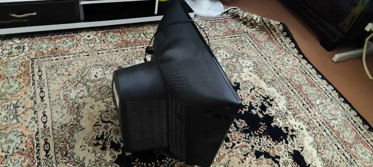 تلوزیون ۲۱ اینچ|تلویزیون و پروژکتور|اردکان, |دیوار