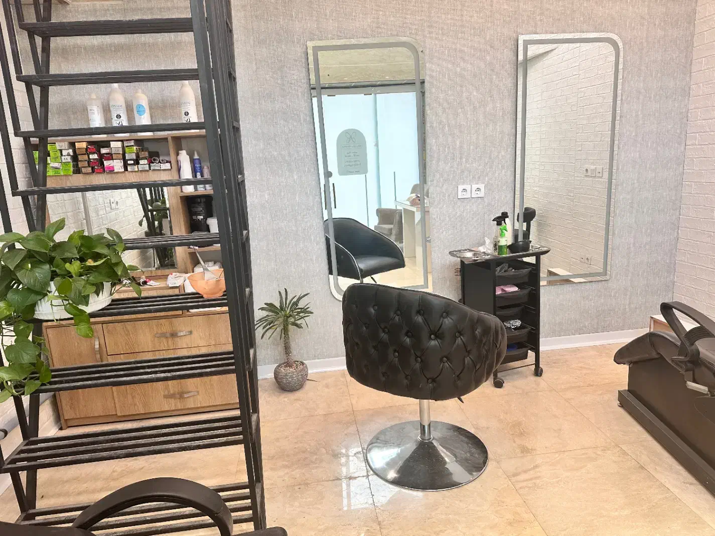 اجاره سالن زیبایی با وسایل|اجارهٔ مغازه و غرفه|کرج, ساماندهی|دیوار