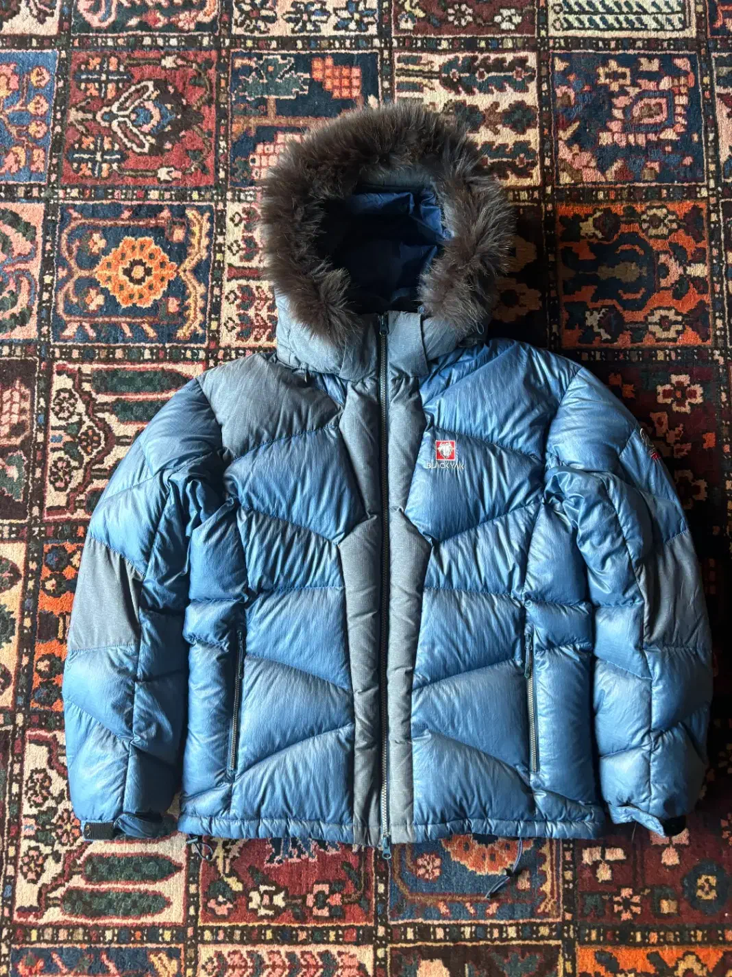 کاپشن پر|کوهنوردی و کمپینگ|اصفهان, باغ نگاره|دیوار