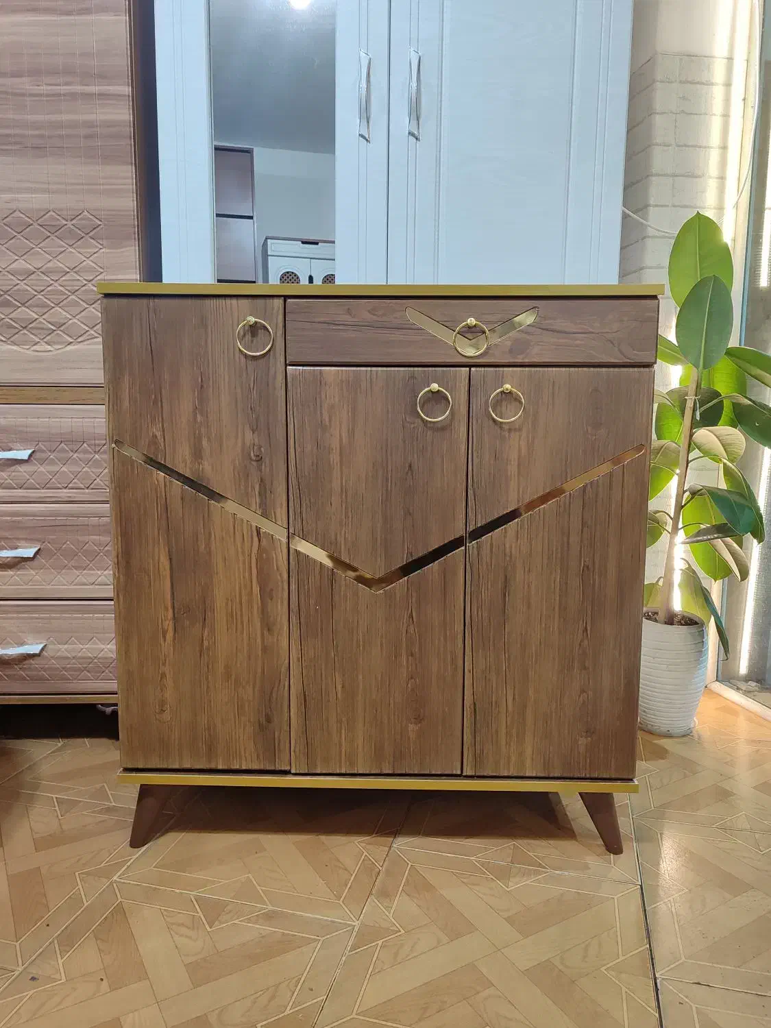 جاکفشی|جاکفشی، کمد، دراور|رشت, کوی طالقانی|دیوار