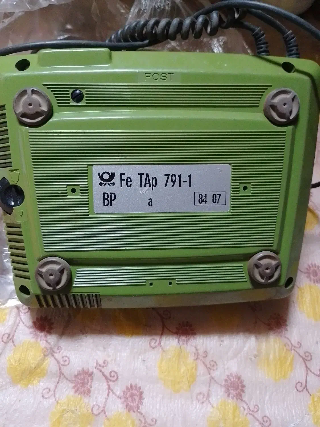 تلفن رومیزی قدیمی|کلکسیون اشیاء عتیقه|سمنان, |دیوار