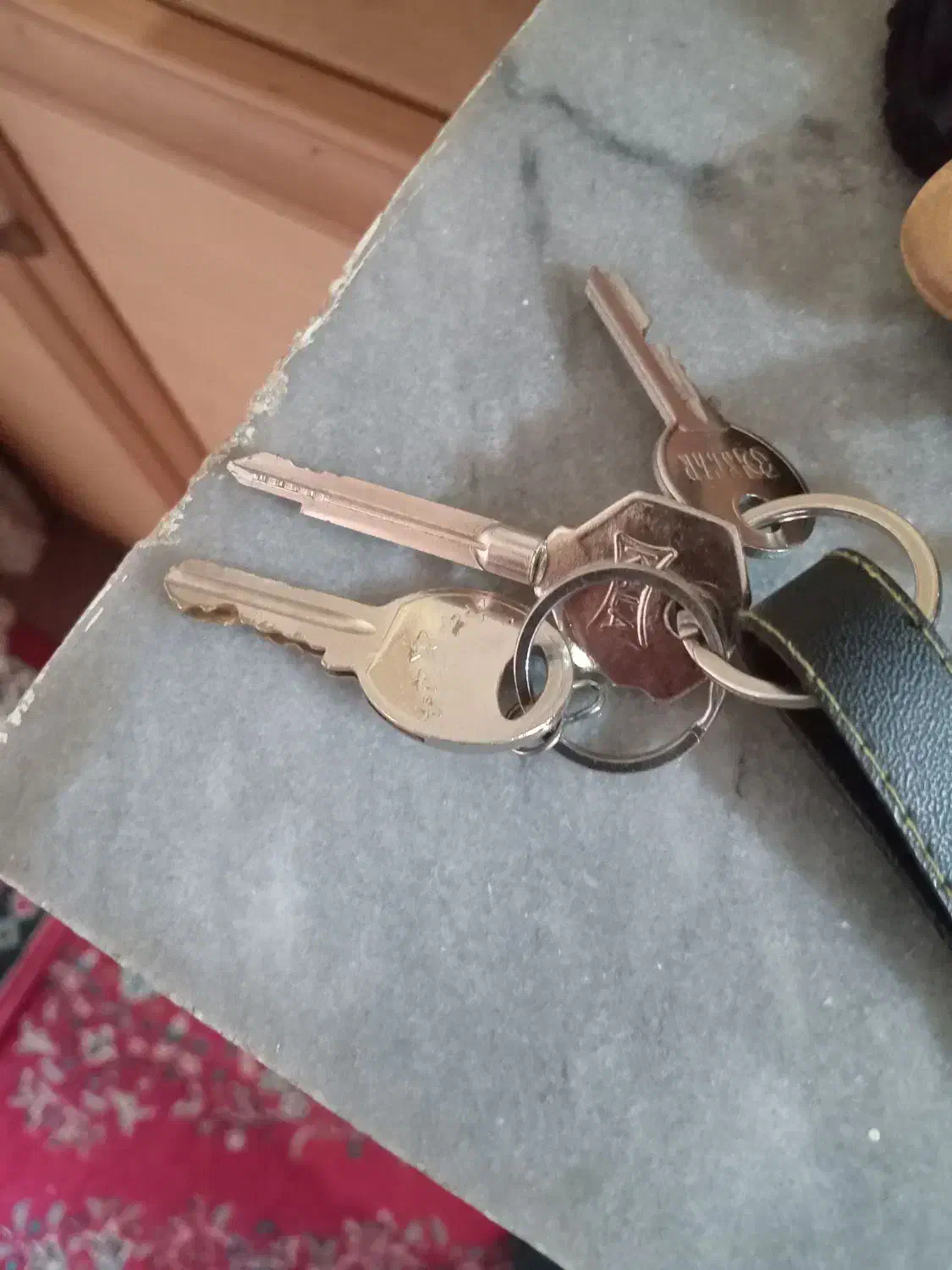 گمشده.چند تا کلید.عکس فقطد۳ تا را زدم|اشیا|شوشتر, |دیوار