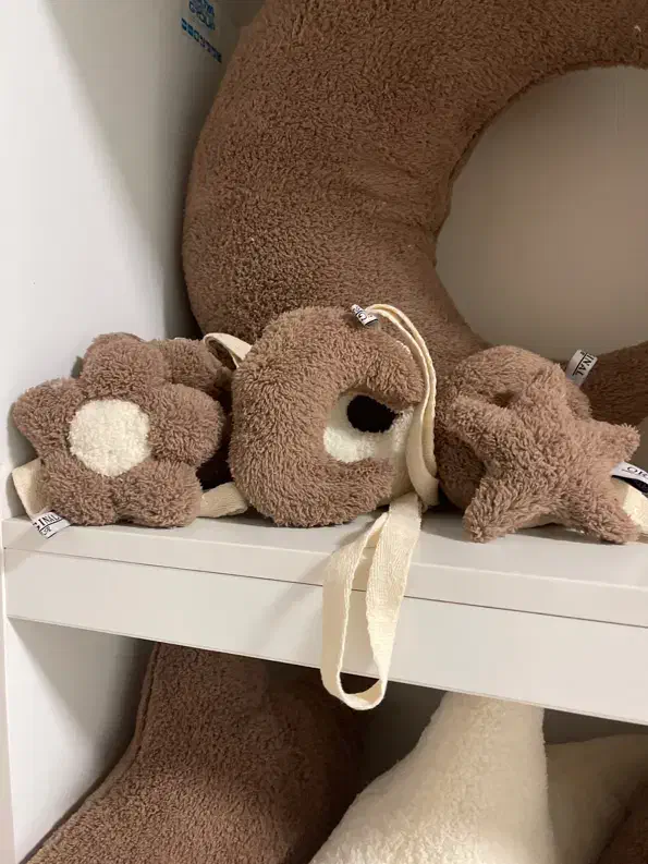 عروسک و کوسن|اسباب‌بازی بچه|اراک, |دیوار