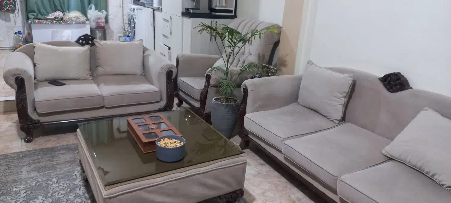 مبلمان راحتی ۷ نفره به همراه میز عسلی در حد نو|مبلمان خانگی و میز عسلی|پاکدشت, پاکدشت (مامازند)|دیوار