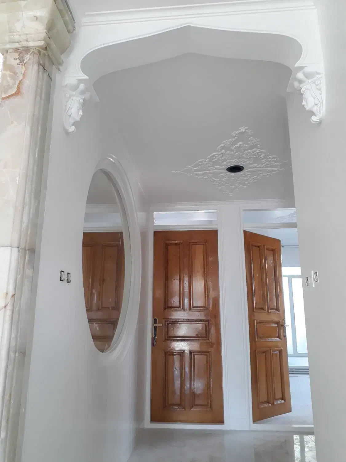 نقاشی ساختمان گودرزی انواع رنگ روغن کناف درب چوبی.|خدمات پیشه و مهارت|بروجرد, |دیوار