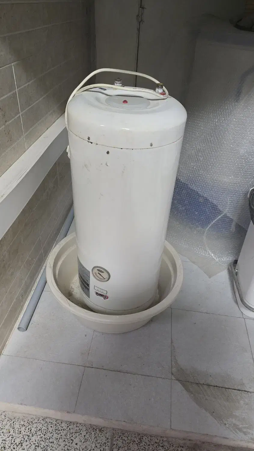 آبگرمکن ۴۰ لیتری آزمون|آبگرمکن، پکیج، شوفاژ|بندرعباس, |دیوار