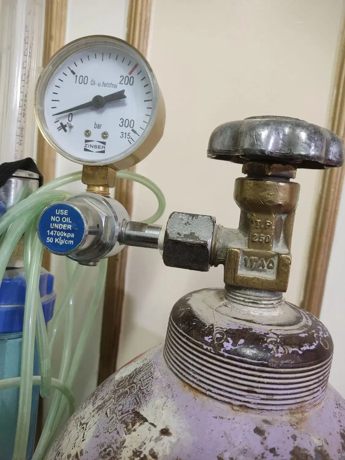 فروش یک عدد کپسول اکسیژن|پزشکی|زهک, |دیوار