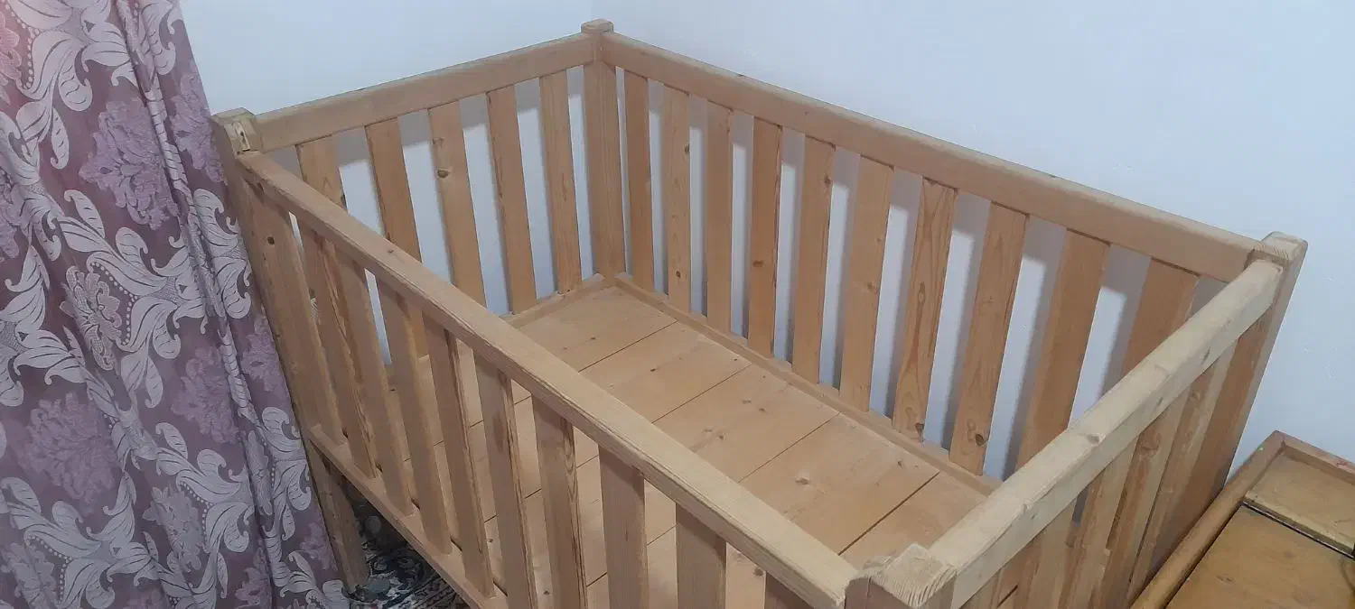 تخت نوزاد و کودک چوبی|تخت و صندلی بچه|ساری, |دیوار