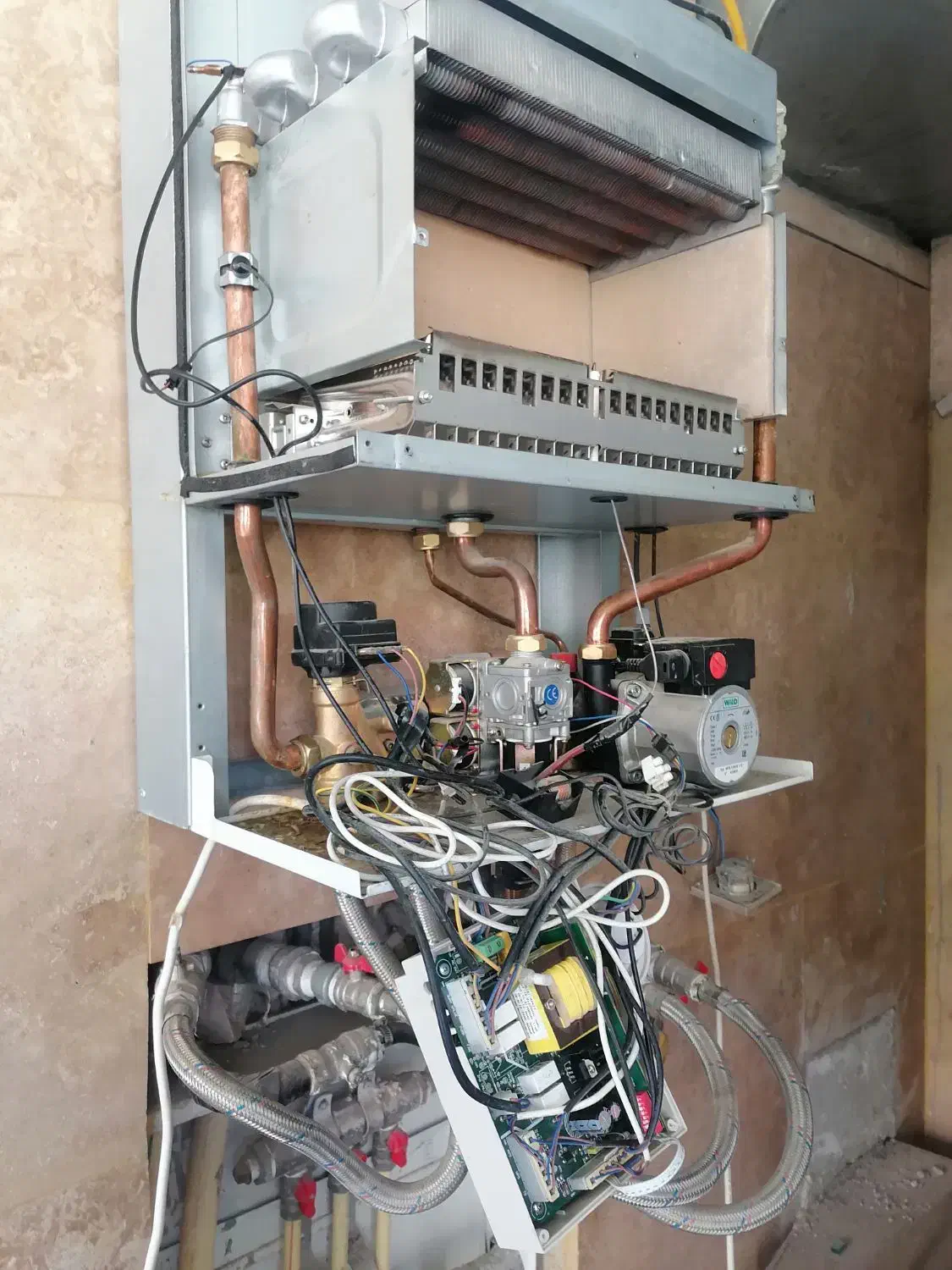 نصب و تعمیر و سرویس انواع پکیج های دیواری|خدمات پیشه و مهارت|دماوند, گیلاوند|دیوار