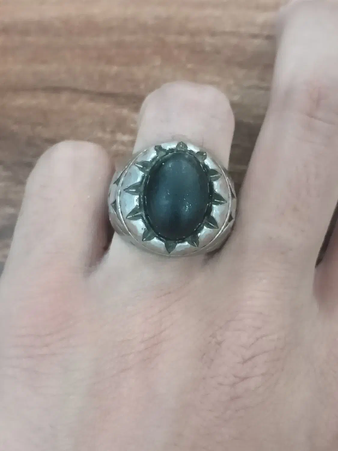 انگشتر(شوه)|بدلیجات|رباط‌کریم, رباط‌کریم|دیوار