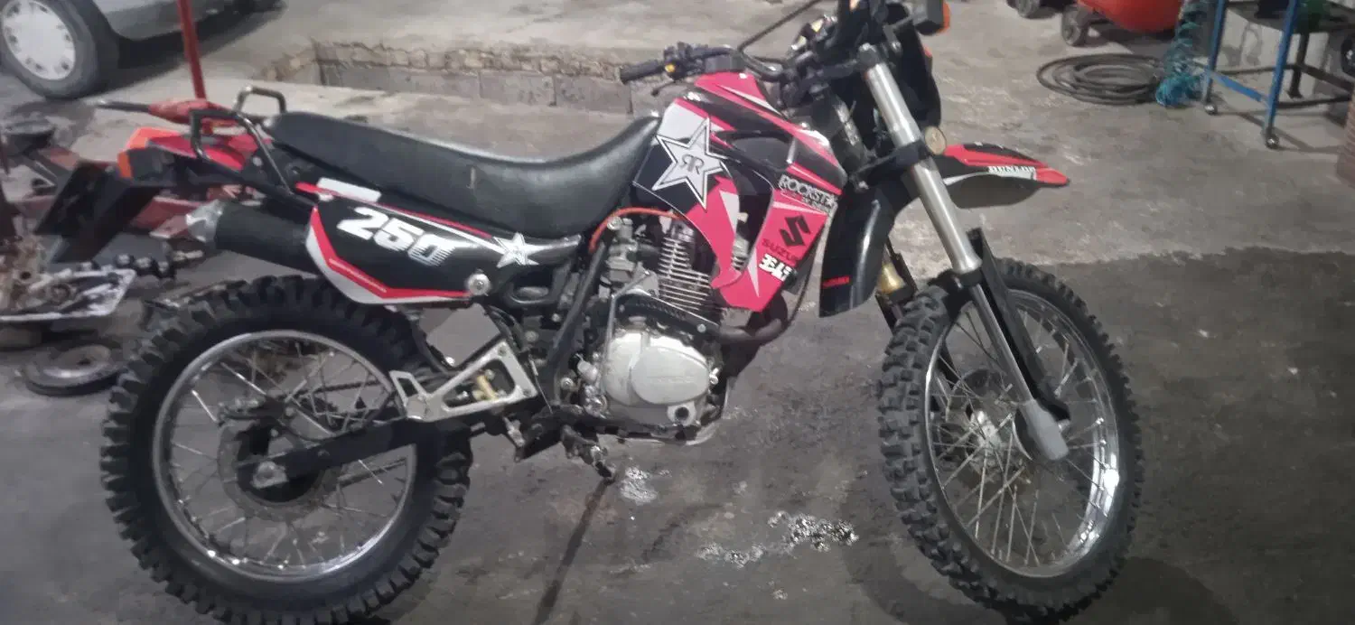 تریل زیپ استار ۲۰۰ جفت اگزوز|موتورسیکلت|بروجن, |دیوار