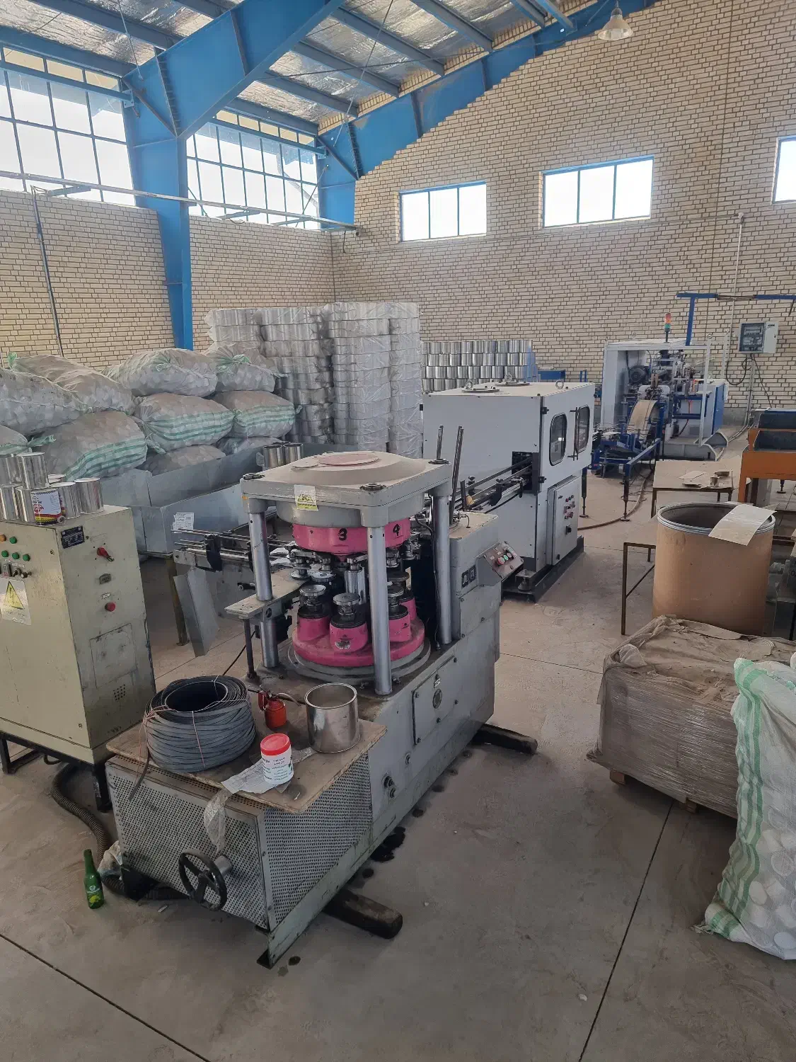 خط تولید ۹۹ قوطی|ماشینآلات صنعتی|زاویه, |دیوار