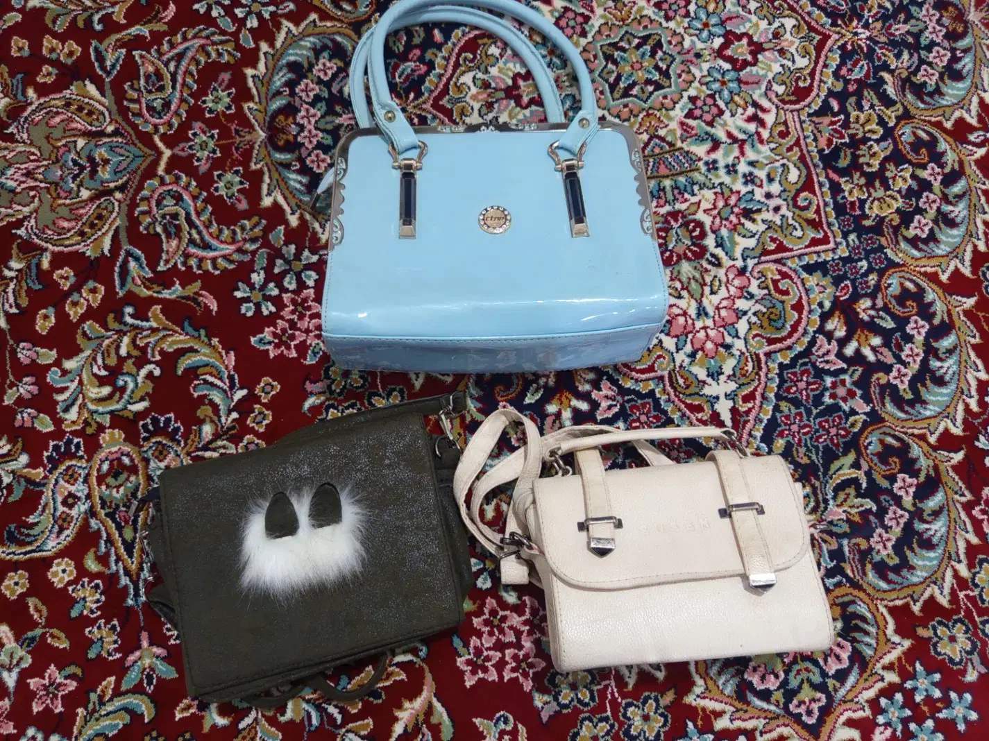 کیف|کیف، کفش، کمربند|نهاوند, |دیوار