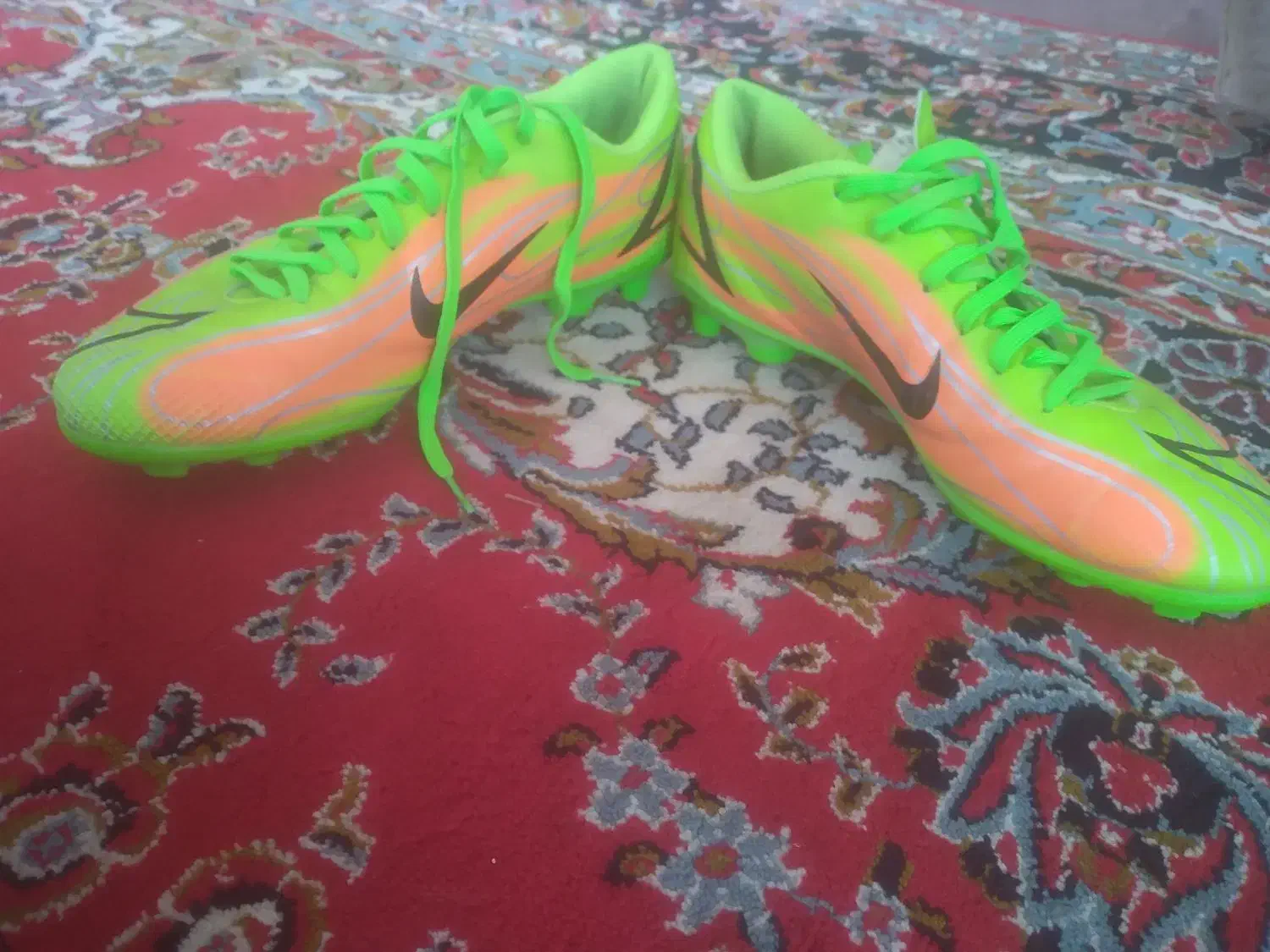 کفش فوتبال چمنی|کیف، کفش، کمربند|ابریشم, |دیوار