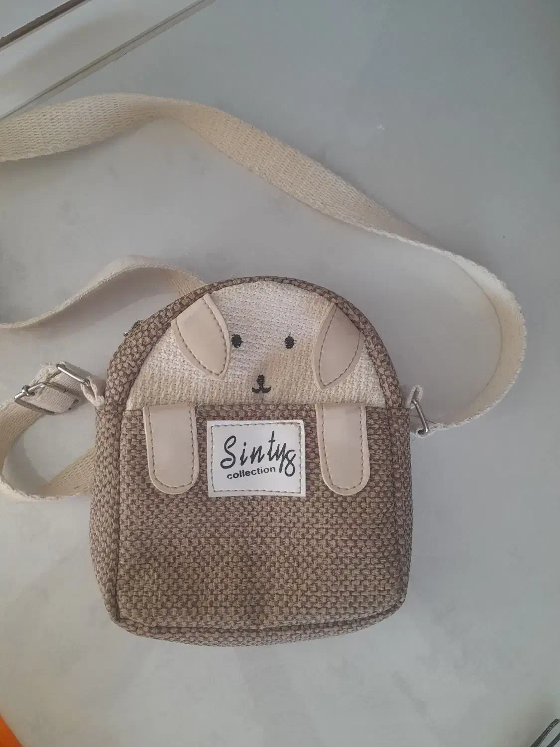 کیف کوچیک|کیف، کفش، کمربند|گلبهار, شهر جدید گلبهار|دیوار