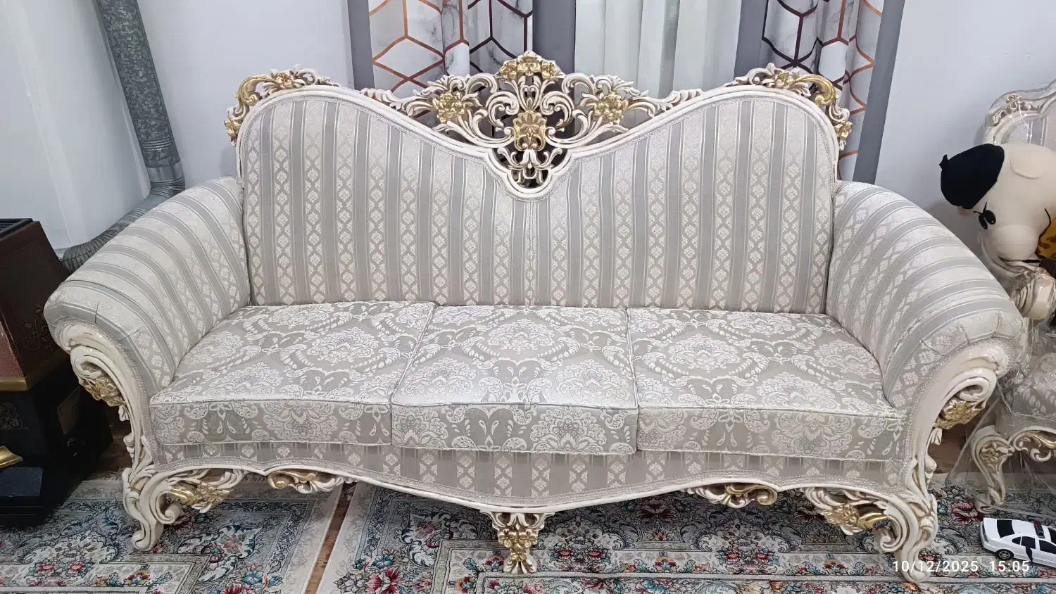 مبل کلاسیک هشت نفره همراه دو میزبان .. و میز عسلی|مبلمان خانگی و میز عسلی|لاهیجان, گلستان|دیوار