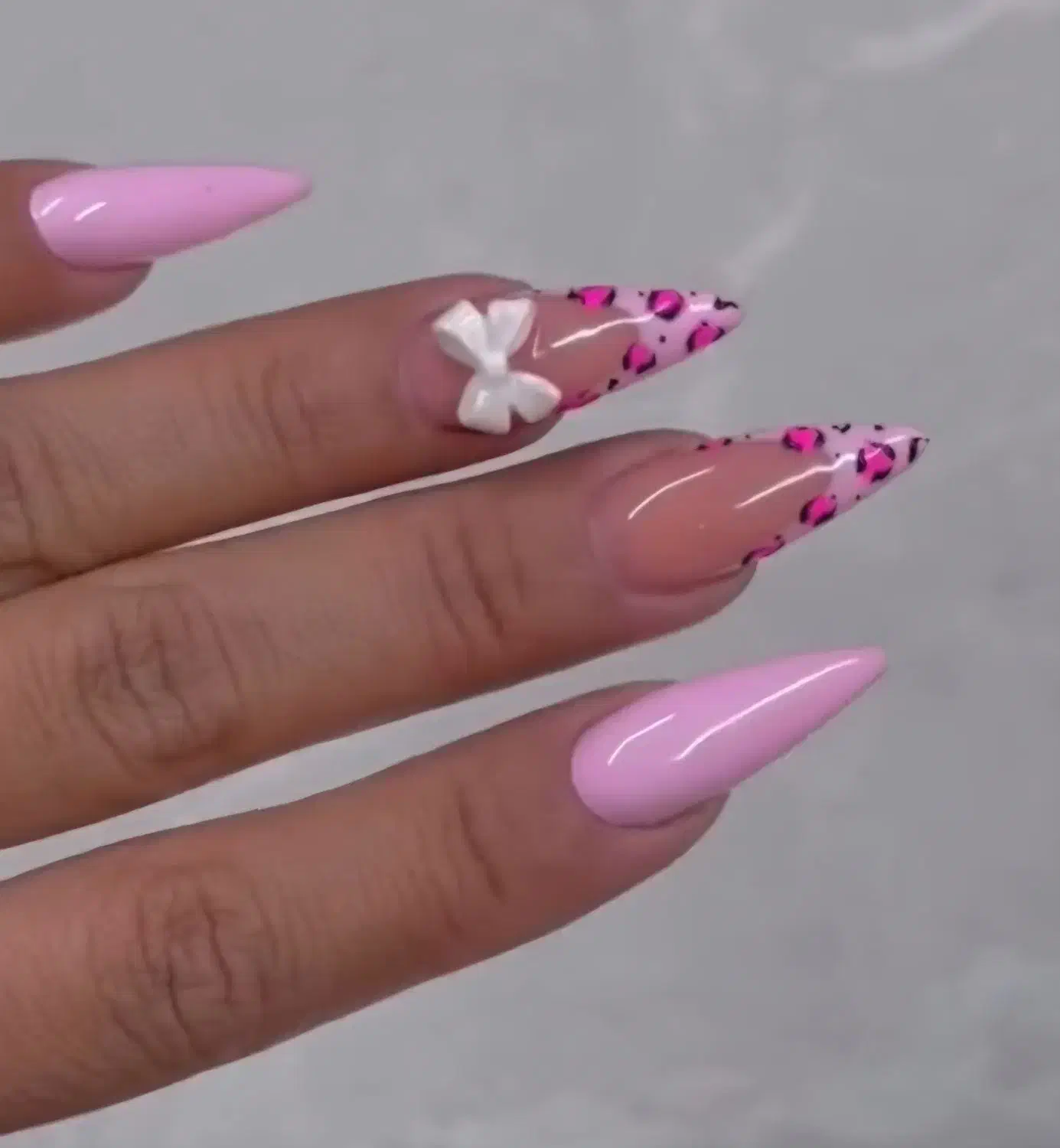 به چند مدل جهت کاشت ناخن نیازمندیم|خدمات آرایشگری و زیبایی|گرمدره, |دیوار