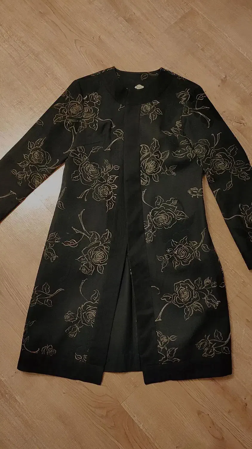 مانتو مزون دوز|لباس|شیراز, بعثت|دیوار