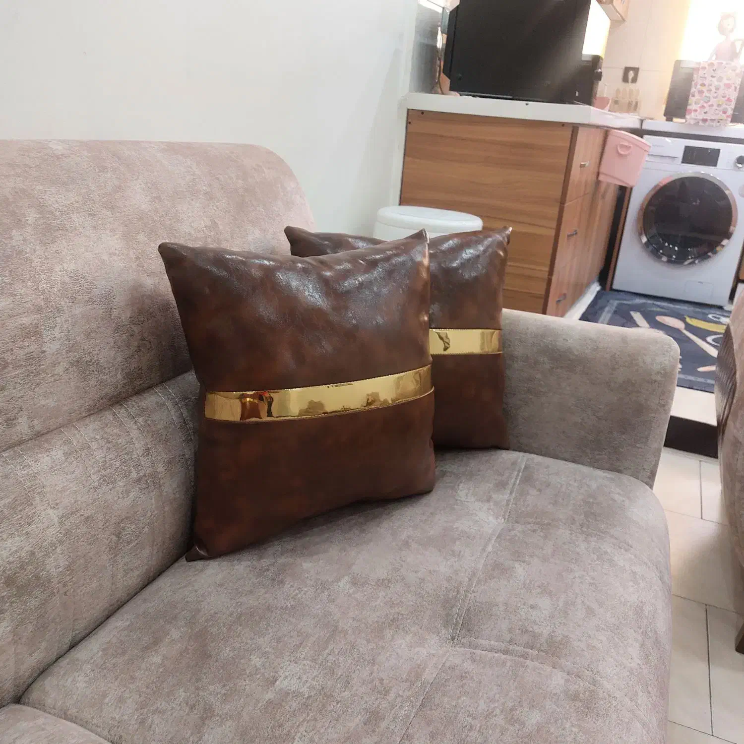 کوسن مبل با رویه چرم اصل|مبلمان خانگی و میز عسلی|اندیشه, اندیشه فاز ۱|دیوار