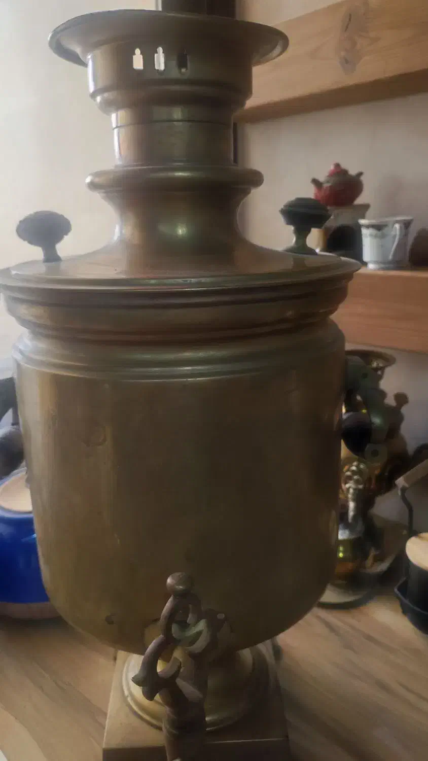 سماور ذغالی روسی صد و بیست ساله عتیقه|کلکسیون اشیاء عتیقه|ساری, |دیوار