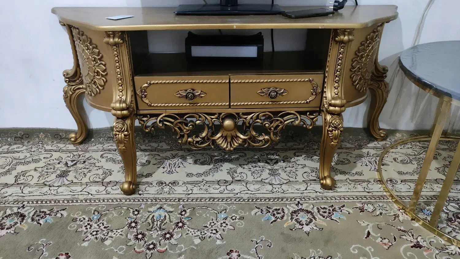 تلوزیون الجی ۳۲ اینچ با میز تلوزیون|تلویزیون و پروژکتور|باغستان, |دیوار