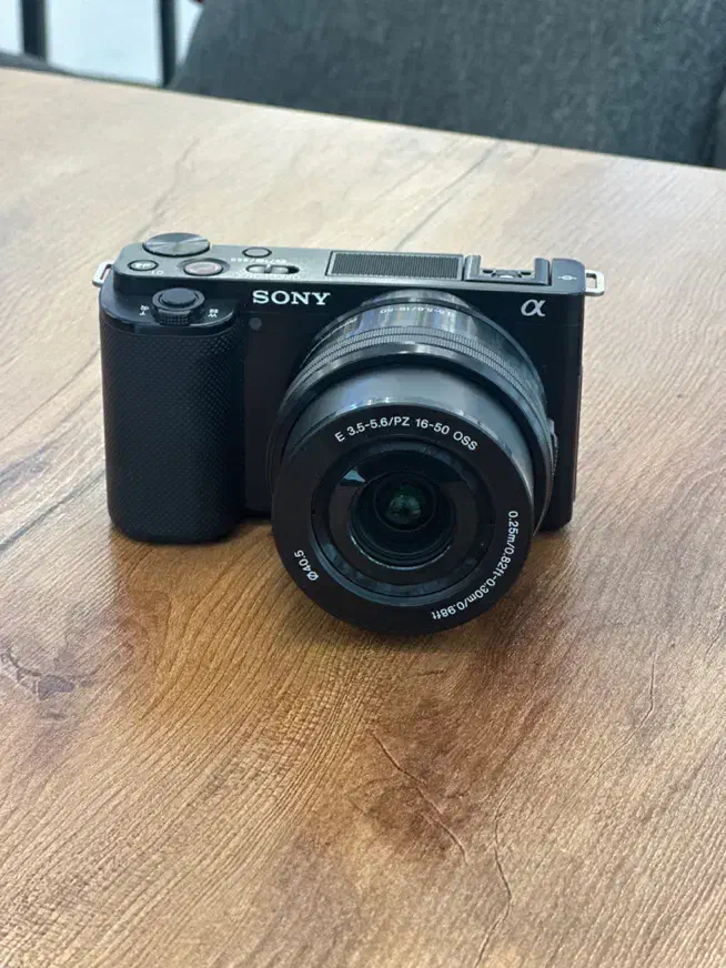 دوربین سونی (عکاسی،تصویربرداری)zve10|دوربین عکاسی و فیلم‌برداری|مشهد, آزادشهر|دیوار