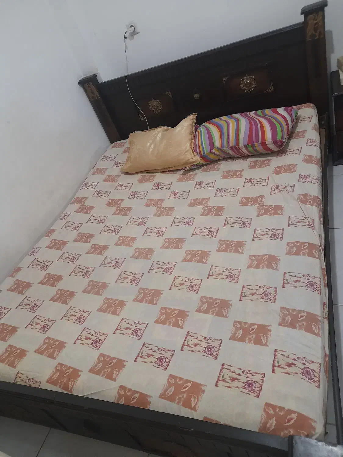 تخت بدون تشک|تخت و سرویس خواب|رشت, پیرکلاچای|دیوار