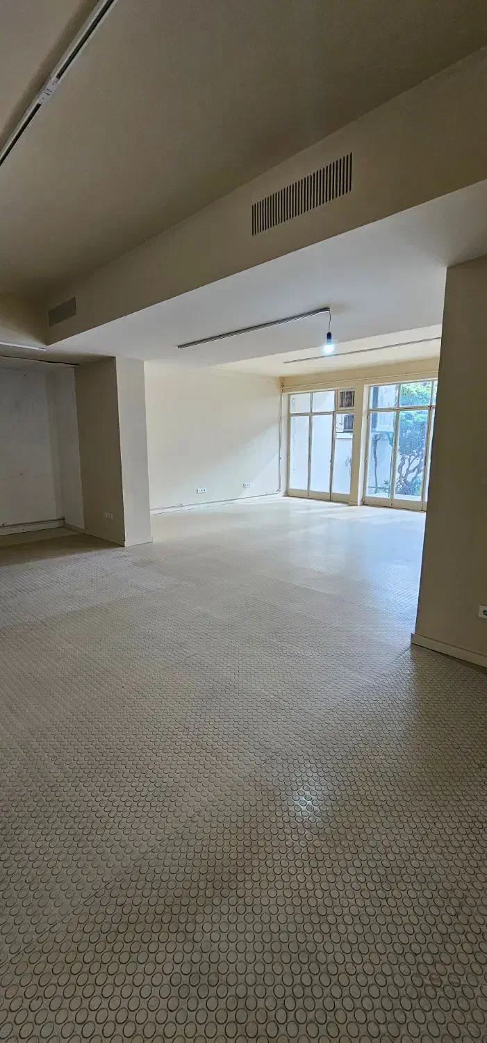 ۵۰۰متر بنا با ۳۰۰متر حیاط دربست پارک هنرمندان