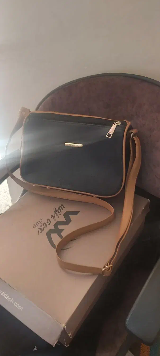 تعدادی کیف|کیف، کفش، کمربند|اردبیل, |دیوار