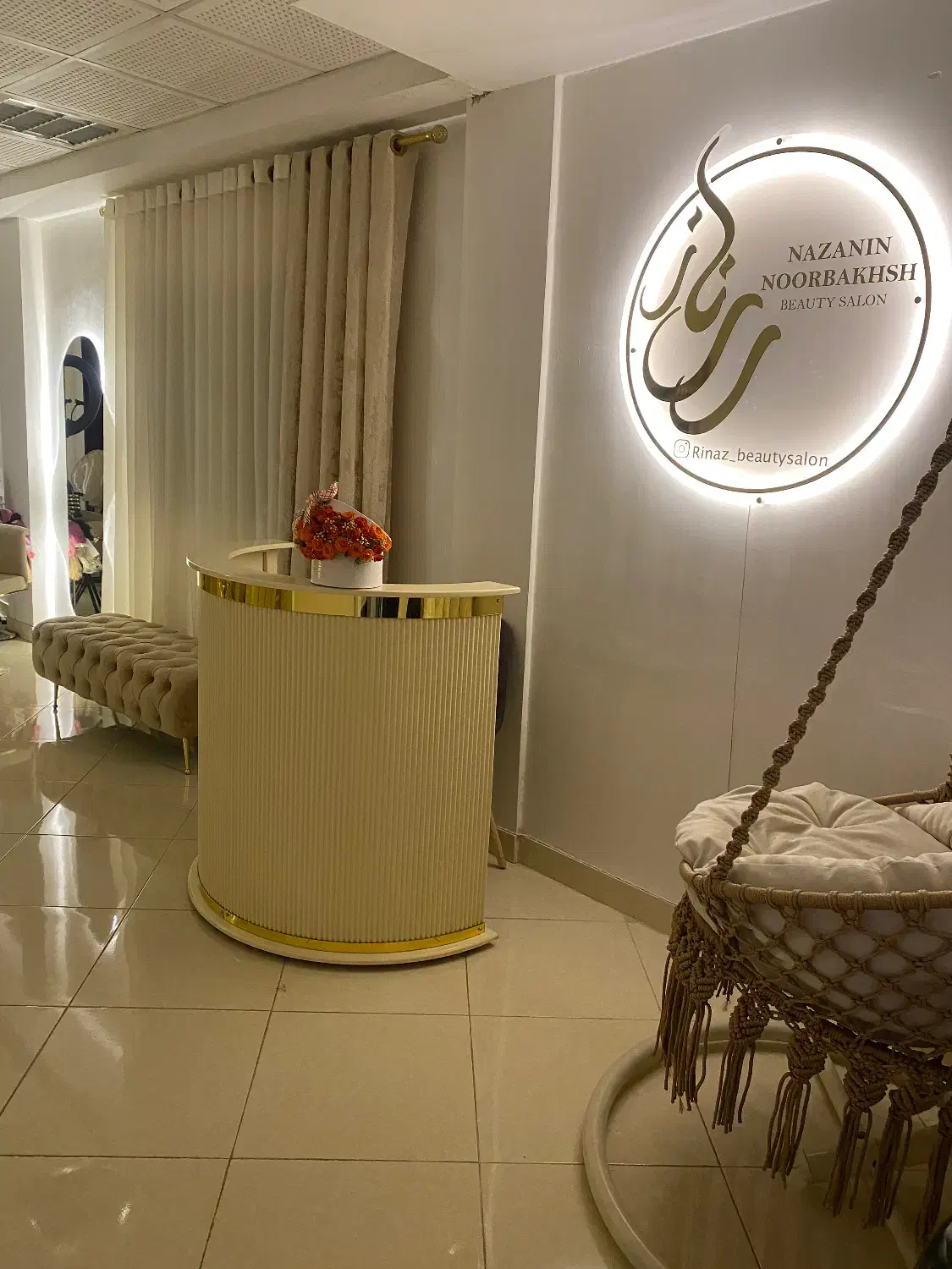 اجاره تخت واجاره صندلی درسالن زیبایی|اجارهٔ دفتر کار، اتاق اداری، مطب|رشت, علی آباد|دیوار