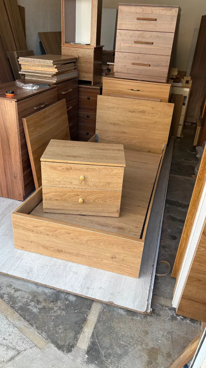 تخت یک نفره به همراه پاتختی دو کشو|تخت و سرویس خواب|تنکابن, |دیوار