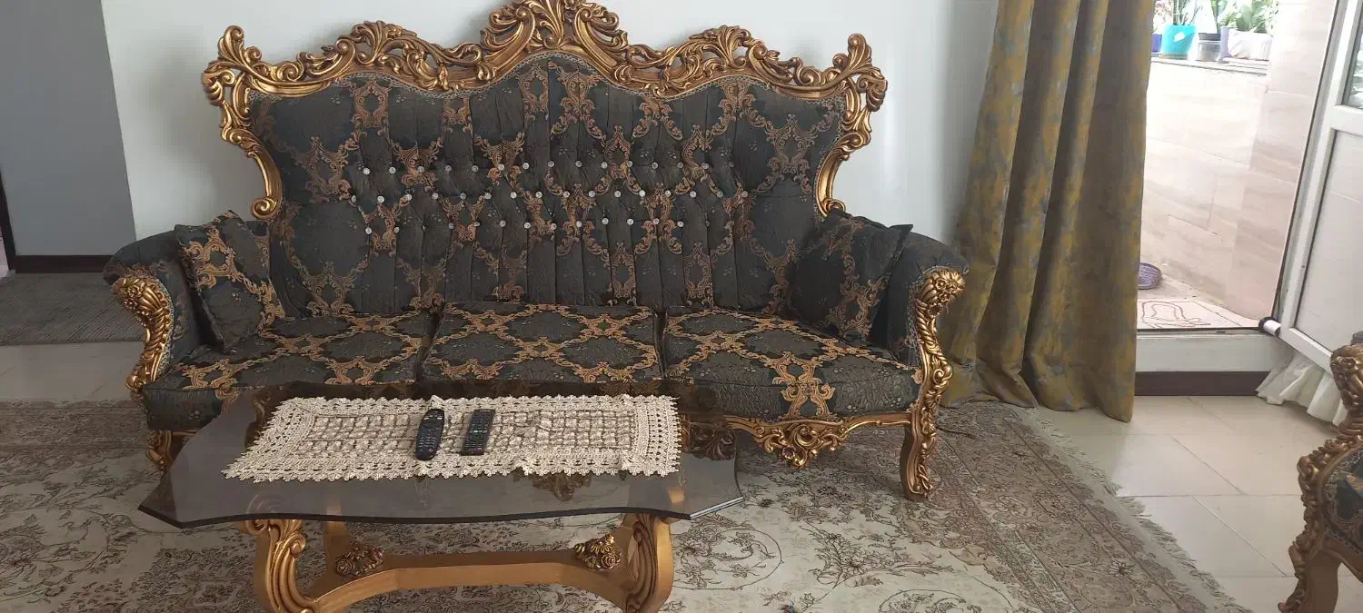 مبل سلطنتی تمیز و سالم|مبلمان خانگی و میز عسلی|صدرا-فارس, فاز ۱|دیوار