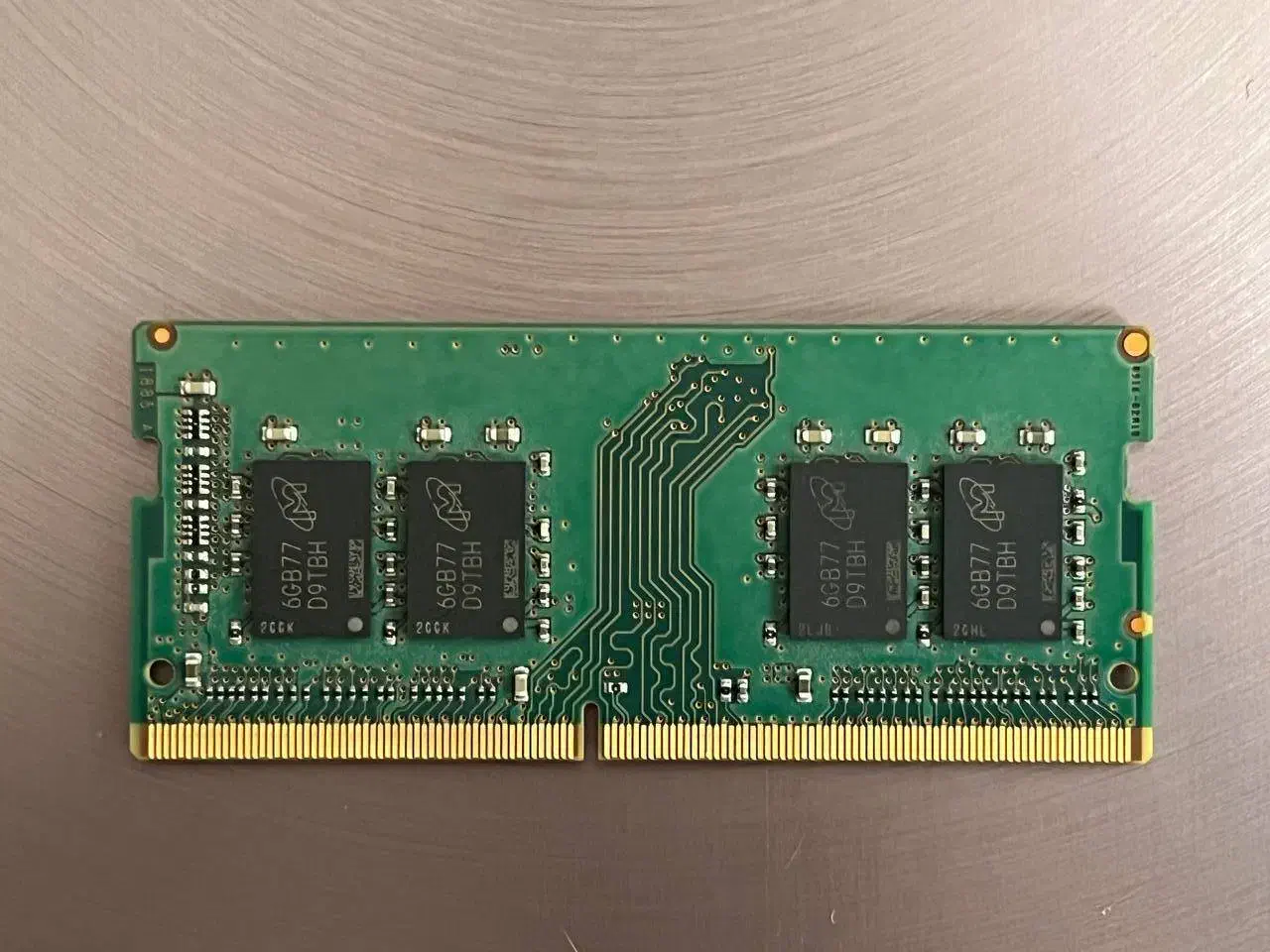 رم لپ تاپ DDR4 دو کاناله 2400 مگاهرتز میکرون 8 گیگ|قطعات و لوازم جانبی رایانه|تهران, کوی بیمه|دیوار