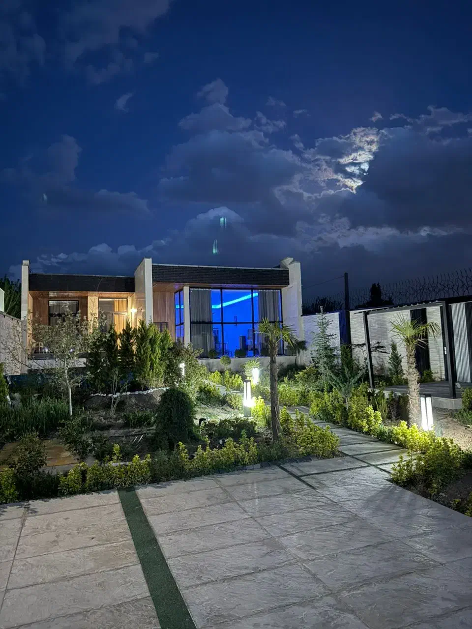 اجاره روزانه ویلا نو ساز  استخر آب گرم|اجارهٔ کوتاه‌مدت ویلا و باغ|هشتگرد, باغشهر|دیوار