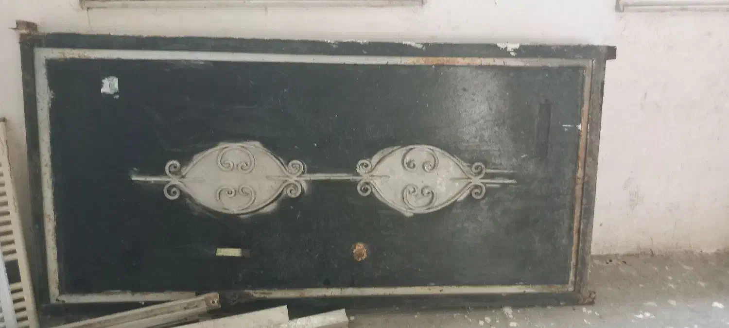 یک در صنایع سنگین به وزن ۹۰کیلو به فروش میرسد|مصالح و تجهیزات ساختمان|رشت, بالاکویه|دیوار