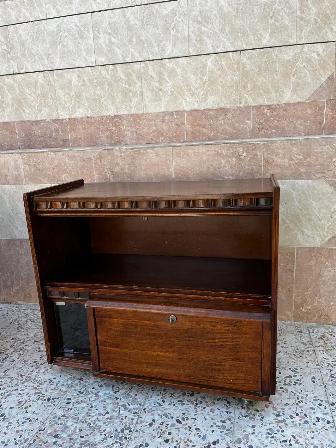 میز|میز تلویزیون|آبپخش, |دیوار