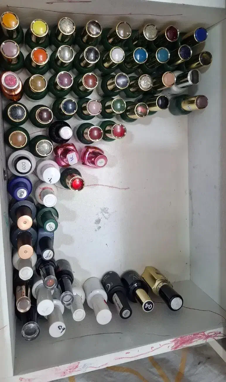 لاک ناخون سالنی|آرایشی، بهداشتی، درمانی|تایباد, |دیوار