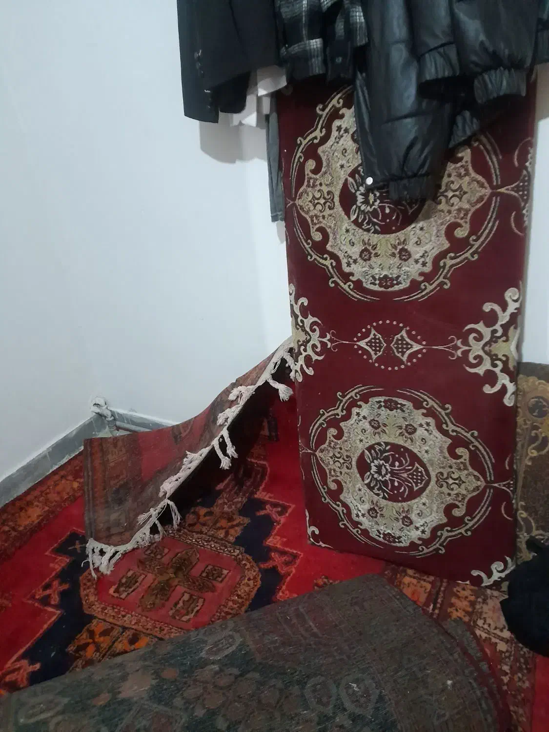 فرش دستبافت قدیمی|فرش|ورامین, ورامین|دیوار