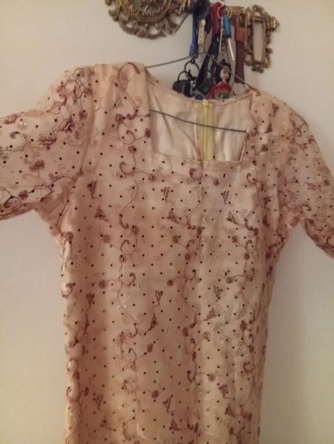 لباس مجلسی|لباس|هشتگرد, فاز ۲ مهستان|دیوار