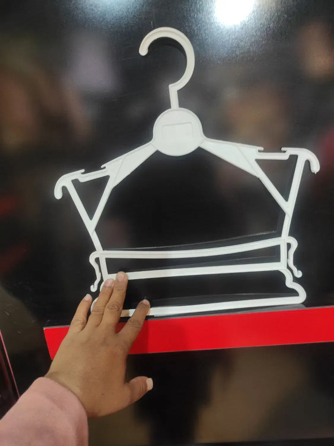 تعدادی چوب لباسی سفید کوچک ۳۰۰۰|بندرخت و رختآویز|کازرون, |دیوار