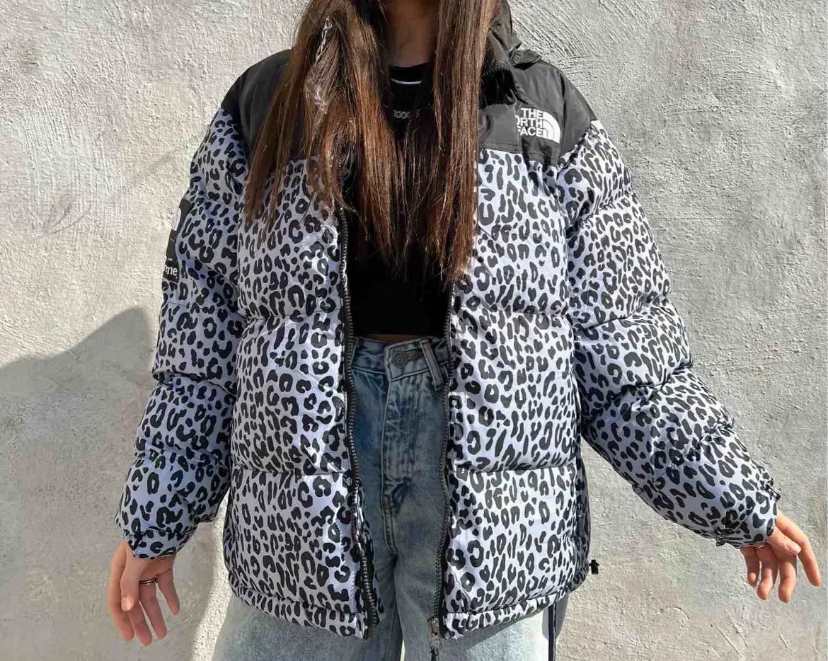 کاپشن|لباس|خواجه, |دیوار