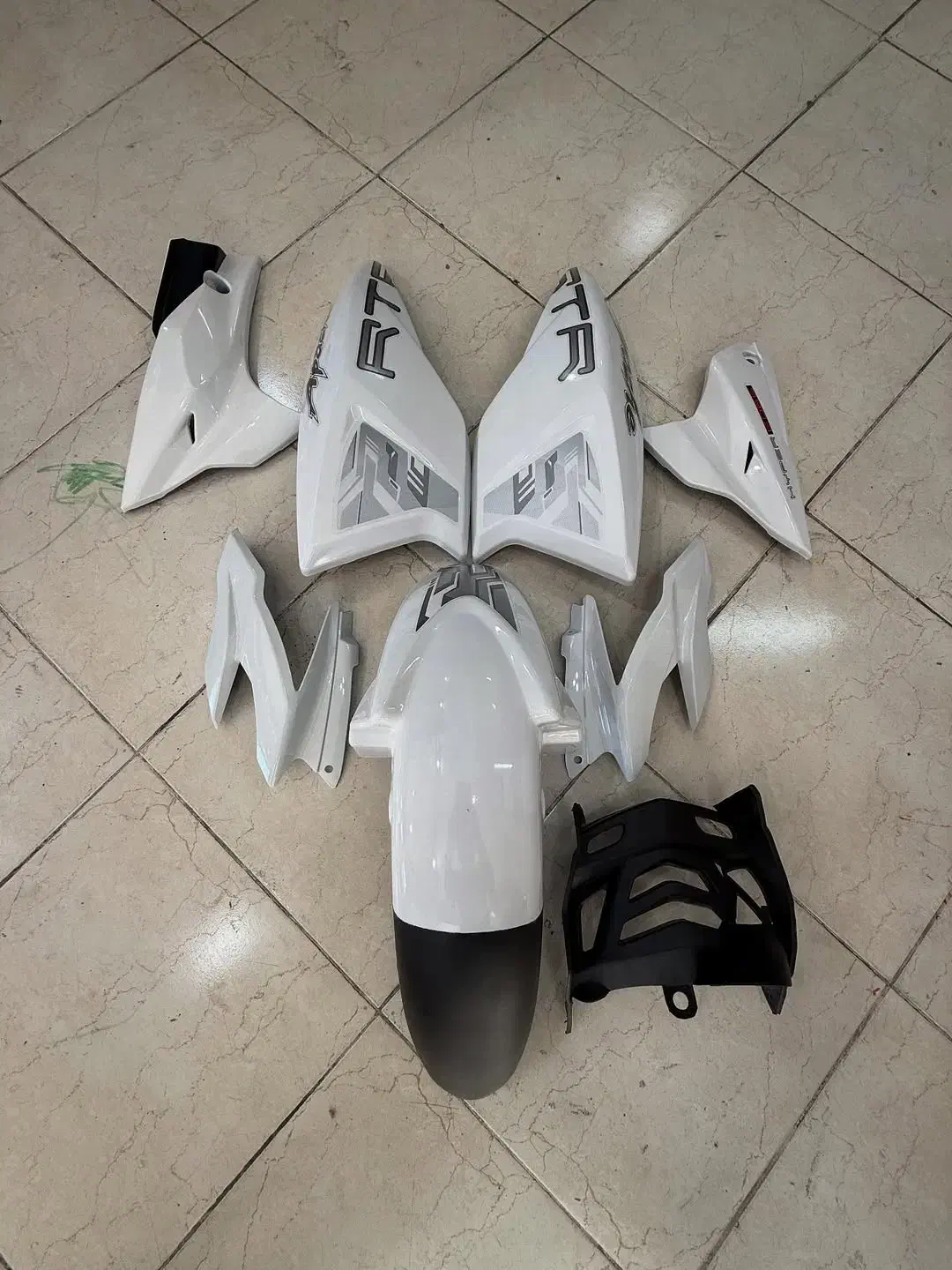 ست آپاچی نیوفیس۱۸۰(فروشگاه لوازم موتور)گلگیرباک|قطعات یدکی و لوازم جانبی|تهران, گمرک|دیوار