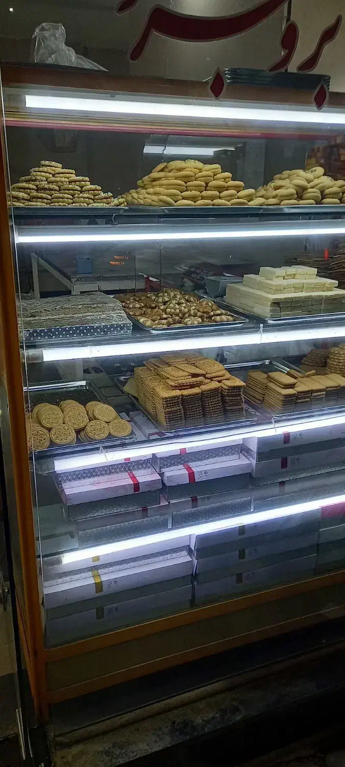 فروش ویترین شیرینی خشک|فروشگاه و مغازه|بروجرد, |دیوار