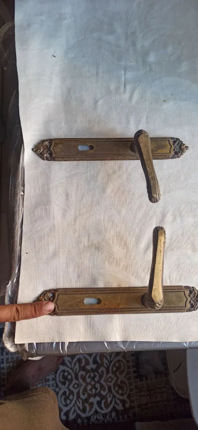 دستگیره در خیلی قدیمی.از جنس برنج|کلکسیون اشیاء عتیقه|اشتهارد, |دیوار