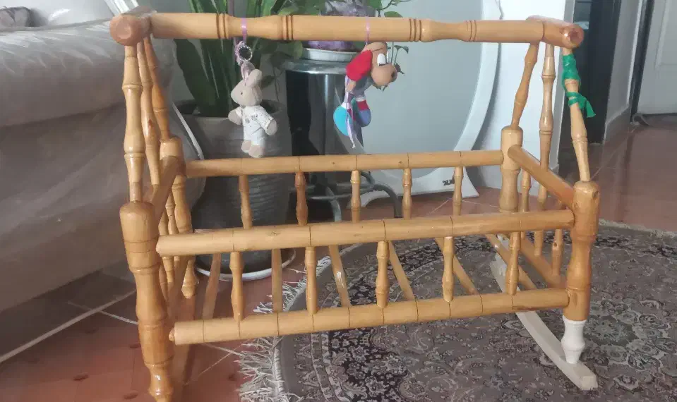گهواره چوبی سنتی|تخت و صندلی بچه|کرمانشاه, |دیوار